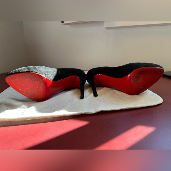 *Christian Louboutin Black Suede Pumps in Excellent Condition - Size 37.5 - Picture 10 of 12